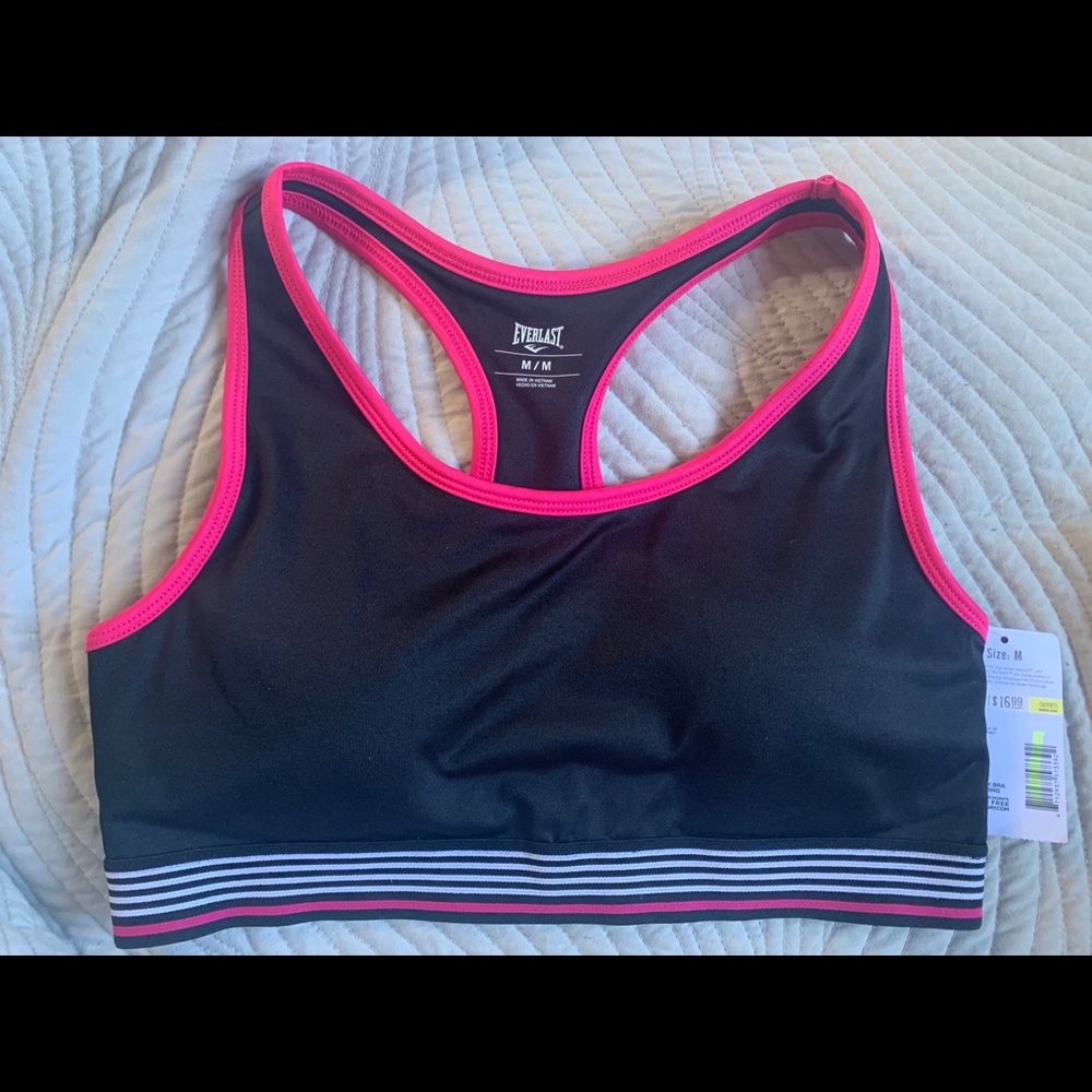 Everlast sports bra size M. New with tags.